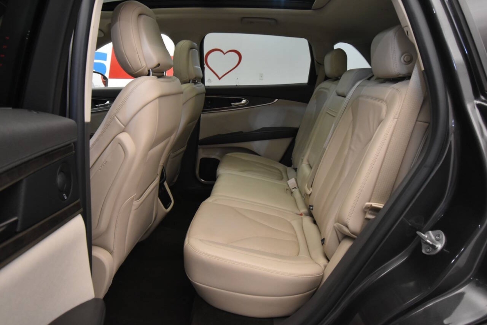2020 Lincoln Nautilus Reserve AWD 4dr SUV, Gray, Mileage: 97,120 - photo 12