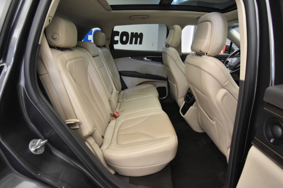 2020 Lincoln Nautilus Reserve AWD 4dr SUV, Gray, Mileage: 97,120 - photo 16