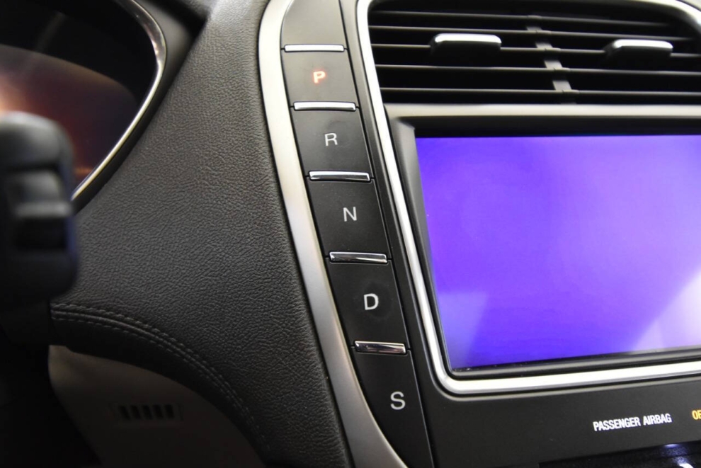 2020 Lincoln Nautilus Reserve AWD 4dr SUV, Gray, Mileage: 97,120 - photo 20