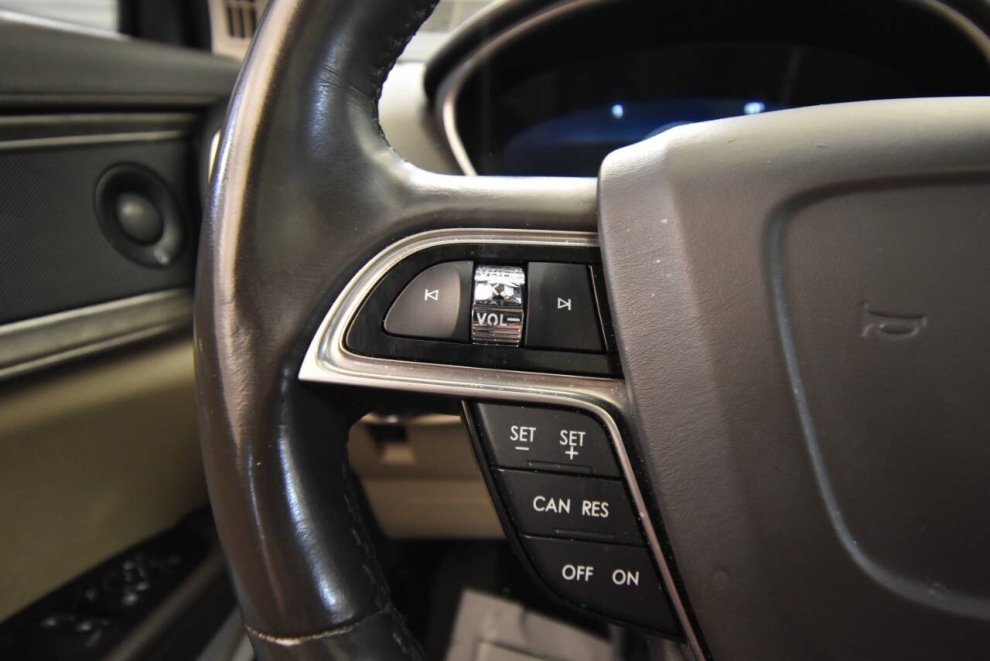 2020 Lincoln Nautilus Reserve AWD 4dr SUV, Gray, Mileage: 97,120 - photo 25