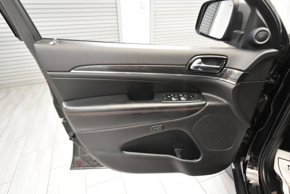 2020 Jeep Grand Cherokee Trailhawk 4x4 4dr SUV, Black, Mileage: 91,543 - photo 11