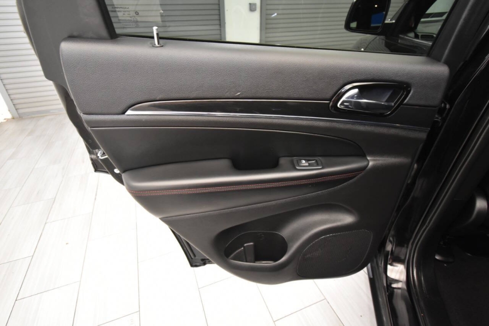 2020 Jeep Grand Cherokee Trailhawk 4x4 4dr SUV, Black, Mileage: 91,543 - photo 13