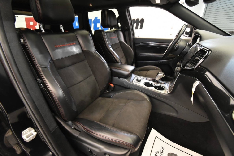 2020 Jeep Grand Cherokee Trailhawk 4x4 4dr SUV, Black, Mileage: 91,543 - photo 15