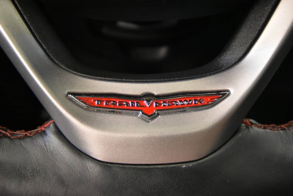 2020 Jeep Grand Cherokee Trailhawk 4x4 4dr SUV, Black, Mileage: 91,543 - photo 28