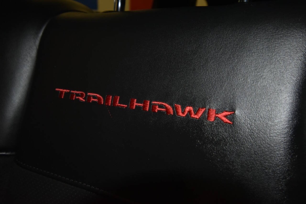2020 Jeep Grand Cherokee Trailhawk 4x4 4dr SUV, Black, Mileage: 91,543 - photo 31