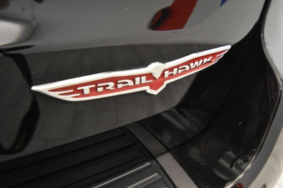 2020 Jeep Grand Cherokee Trailhawk 4x4 4dr SUV, Black, Mileage: 91,543 - photo 35