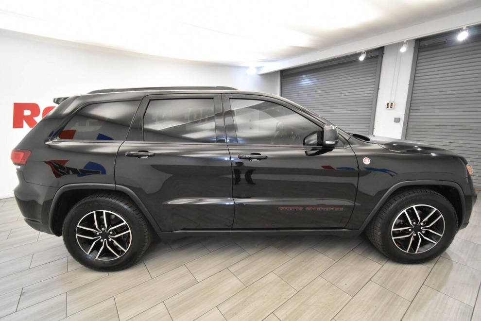 2020 Jeep Grand Cherokee Trailhawk 4x4 4dr SUV, Black, Mileage: 91,543 - photo 5