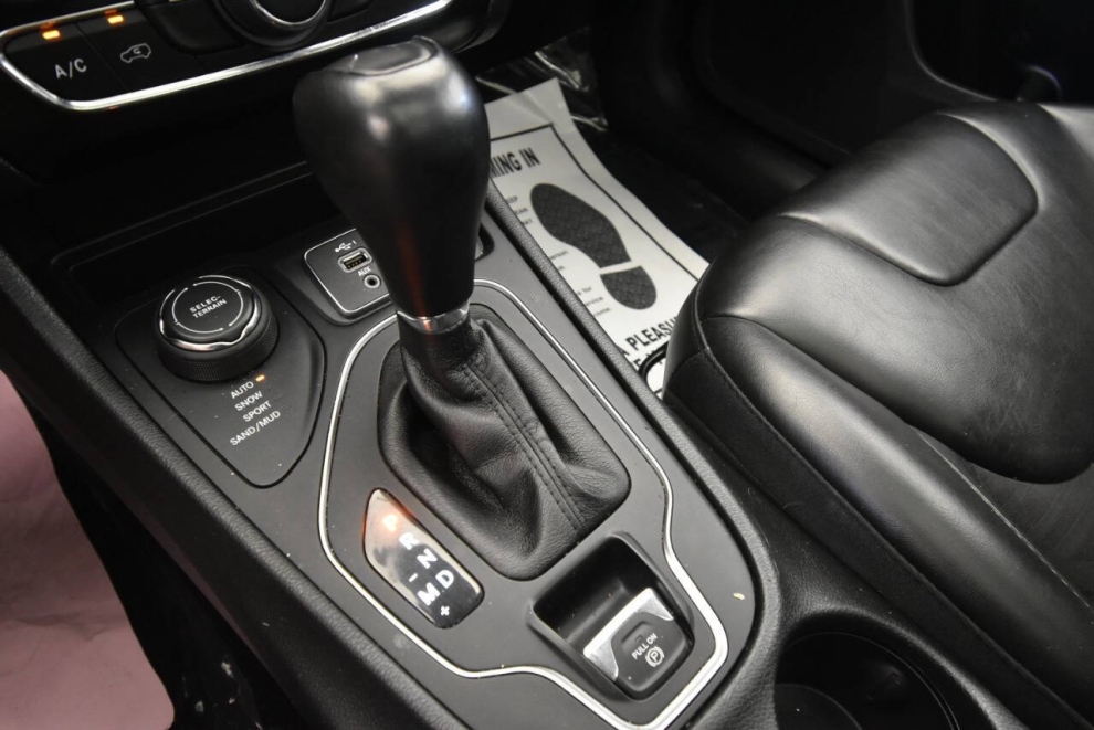 2022 Jeep Cherokee X 4x4 4dr SUV, Gris, Mileage: 48,340 - photo 19
