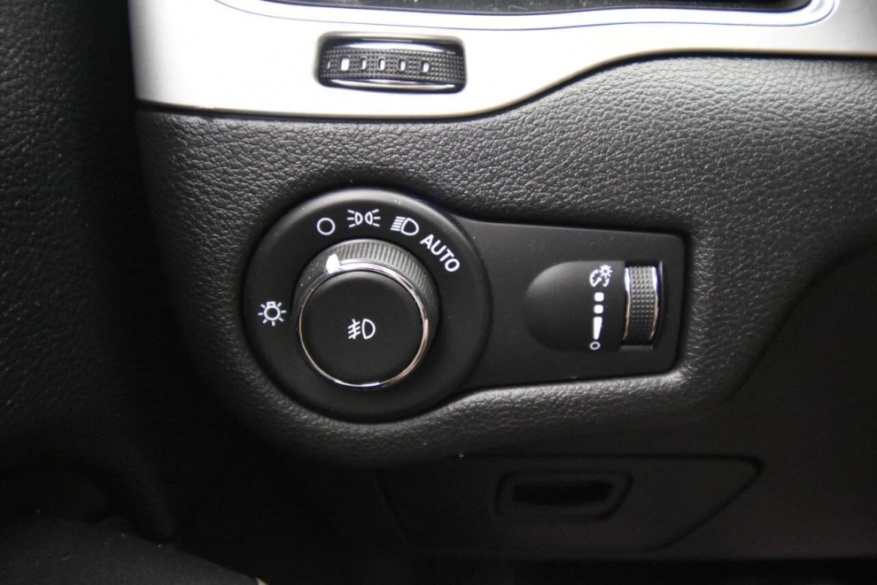 2022 Jeep Cherokee X 4x4 4dr SUV, Gris, Mileage: 48,340 - photo 27