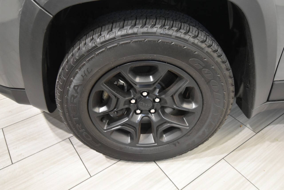 2022 Jeep Cherokee X 4x4 4dr SUV, Gris, Mileage: 48,340 - photo 8