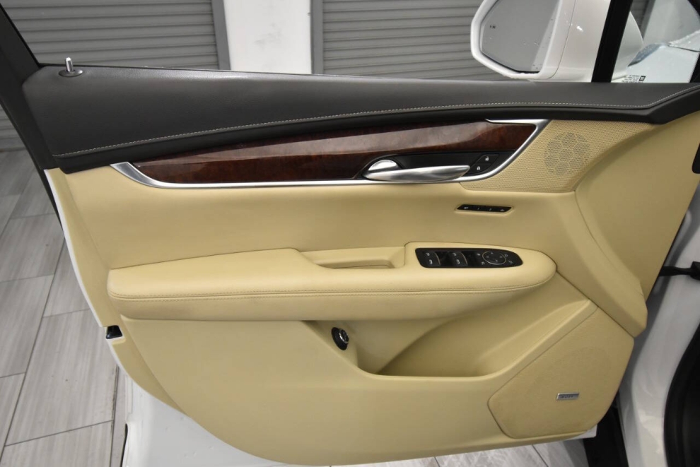 2017 Cadillac XT5 Premium Luxury 4x4 4dr SUV, White, Mileage: 86,879 - photo 11