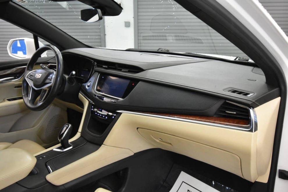 2017 Cadillac XT5 Premium Luxury 4x4 4dr SUV, White, Mileage: 86,879 - photo 14