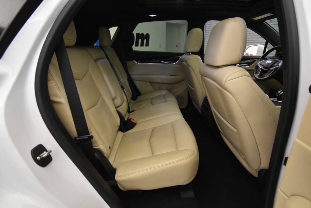 2017 Cadillac XT5 Premium Luxury 4x4 4dr SUV, White, Mileage: 86,879 - photo 16