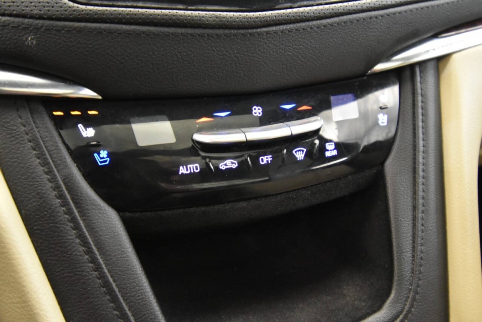 2017 Cadillac XT5 Premium Luxury 4x4 4dr SUV, White, Mileage: 86,879 - photo 21