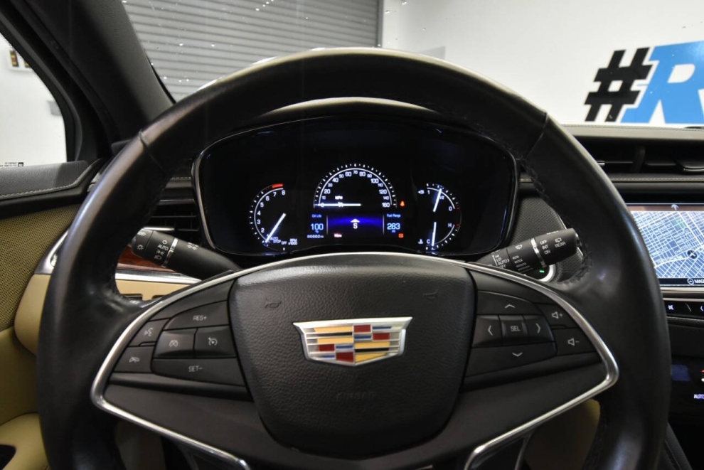 2017 Cadillac XT5 Premium Luxury 4x4 4dr SUV, White, Mileage: 86,879 - photo 24