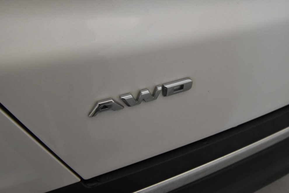 2017 Cadillac XT5 Premium Luxury 4x4 4dr SUV, White, Mileage: 86,879 - photo 35