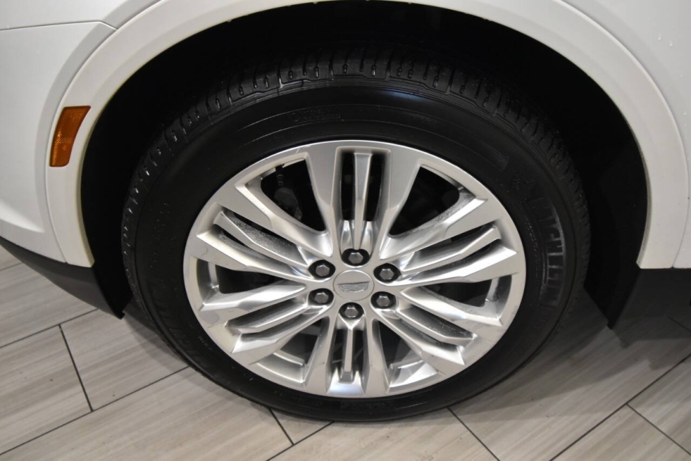 2017 Cadillac XT5 Premium Luxury 4x4 4dr SUV, White, Mileage: 86,879 - photo 8