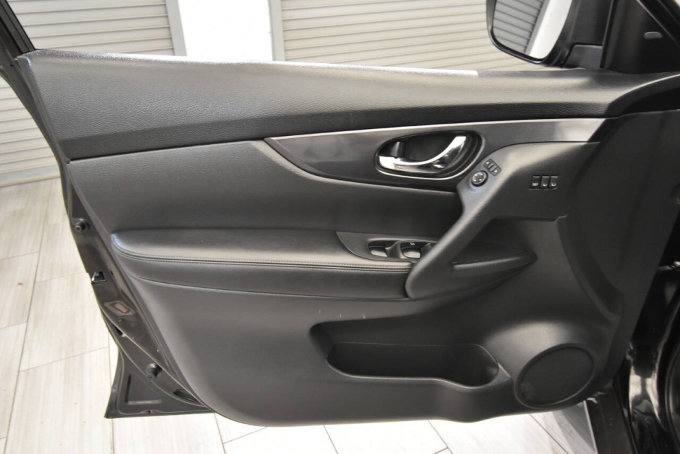 2018 Nissan Rogue SV, Black, Mileage: 105,124 - photo 11