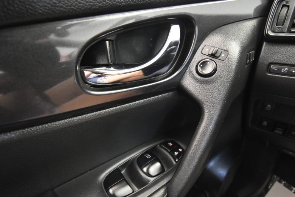 2018 Nissan Rogue SV, Black, Mileage: 105,124 - photo 27