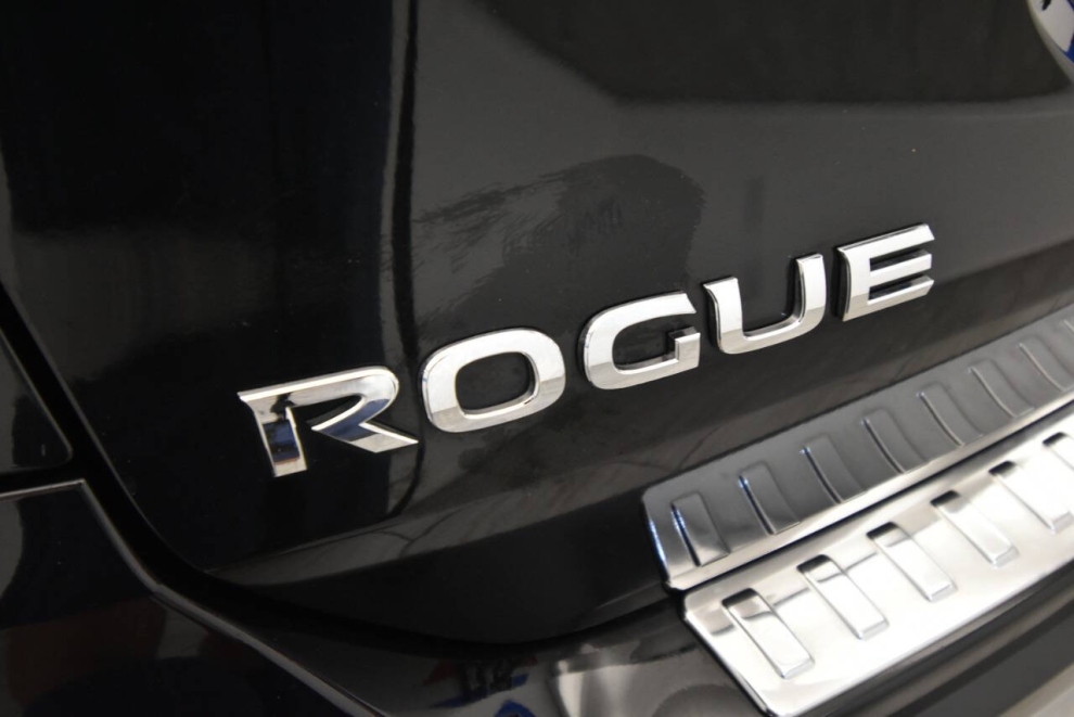 2018 Nissan Rogue SV, Black, Mileage: 105,124 - photo 29