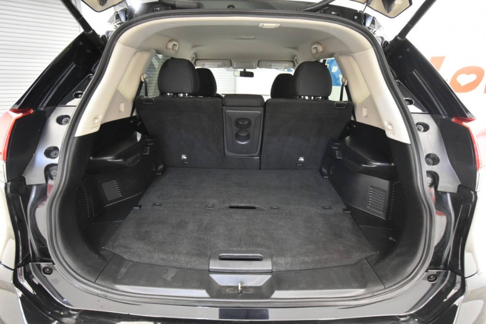2018 Nissan Rogue SV, Black, Mileage: 105,124 - photo 31