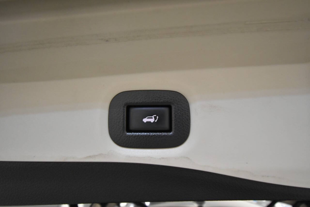 2018 Nissan Rogue SV, Black, Mileage: 105,124 - photo 32