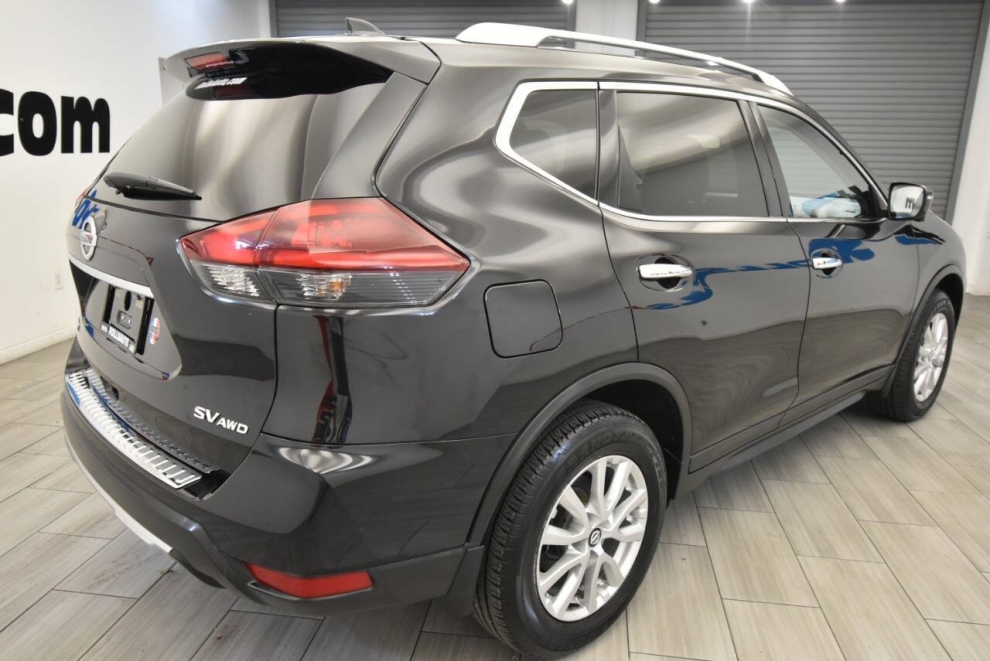 2018 Nissan Rogue SV, Black, Mileage: 105,124 - photo 4