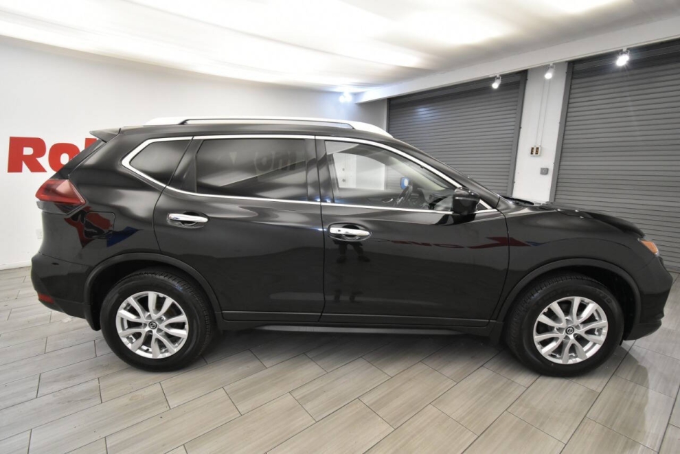 2018 Nissan Rogue SV, Black, Mileage: 105,124 - photo 5