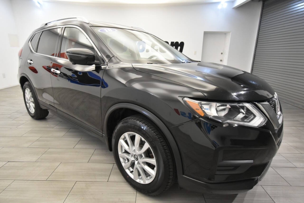2018 Nissan Rogue SV, Black, Mileage: 105,124 - photo 6