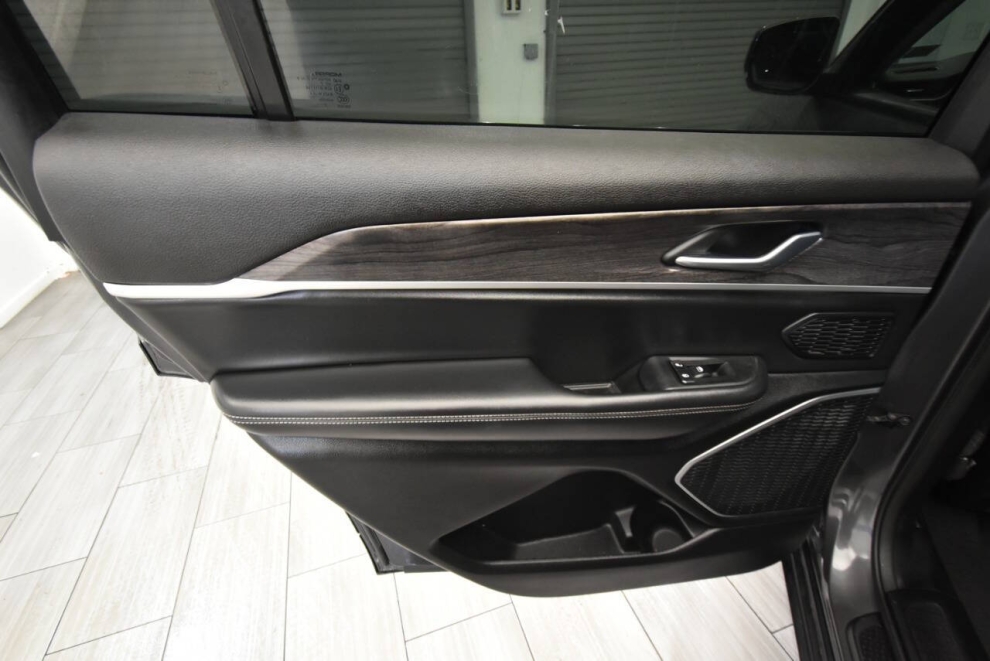 2021 Jeep Grand Cherokee L Limited 4x4 4dr SUV, Gray, Mileage: 91,730 - photo 13
