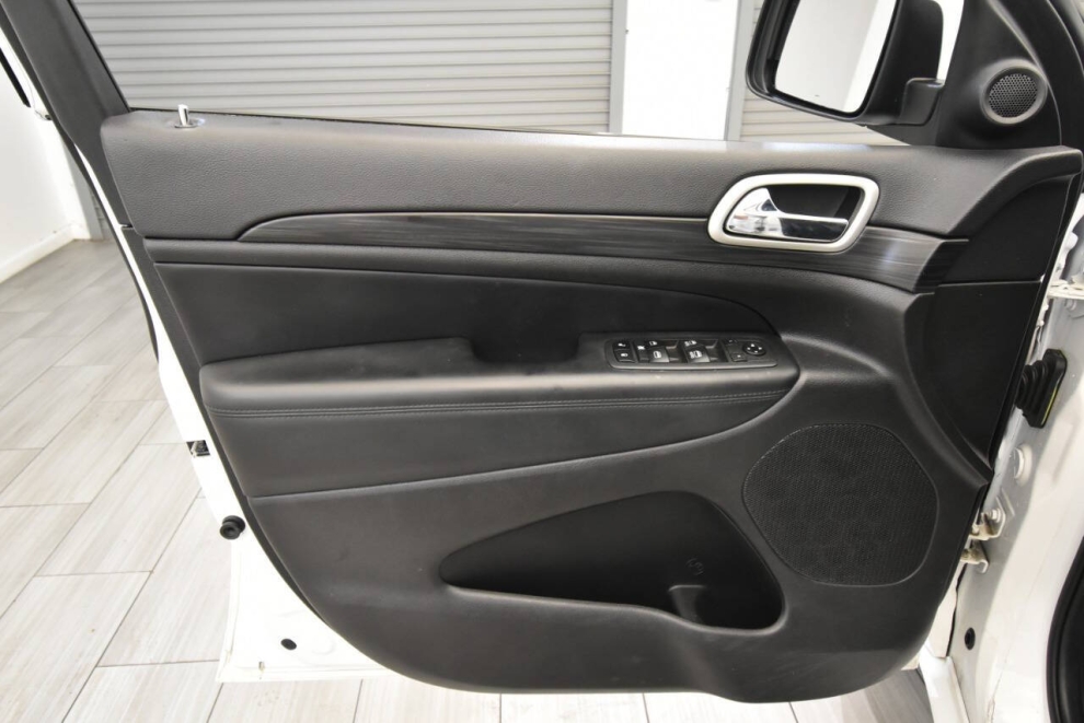 2021 Jeep Grand Cherokee Laredo X, White, Mileage: 71,601 - photo 11