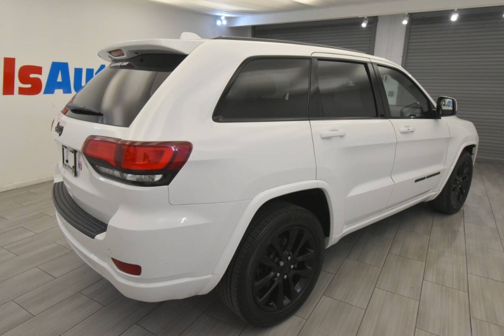 2021 Jeep Grand Cherokee Laredo X, White, Mileage: 71,601 - photo 4