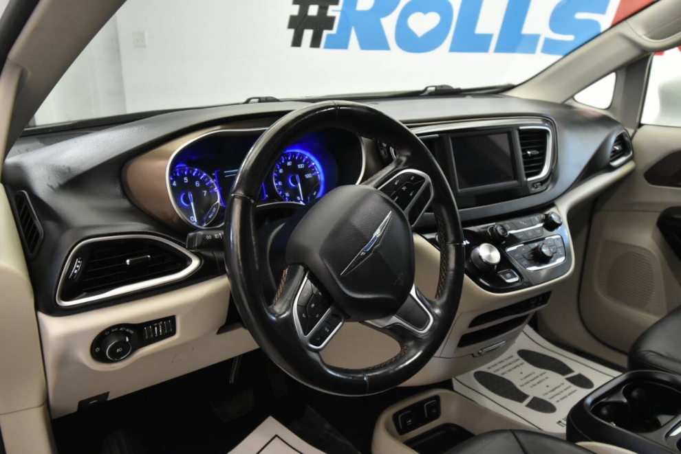 2019 Chrysler Pacifica Touring L, White, Mileage: 98,523 - photo 10