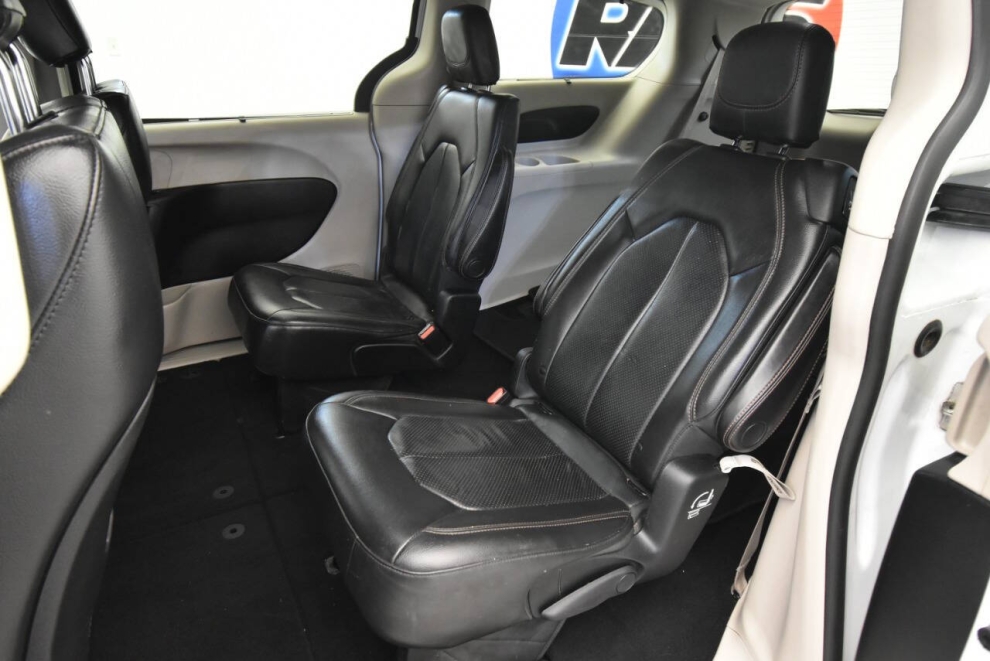 2019 Chrysler Pacifica Touring L, White, Mileage: 98,523 - photo 12