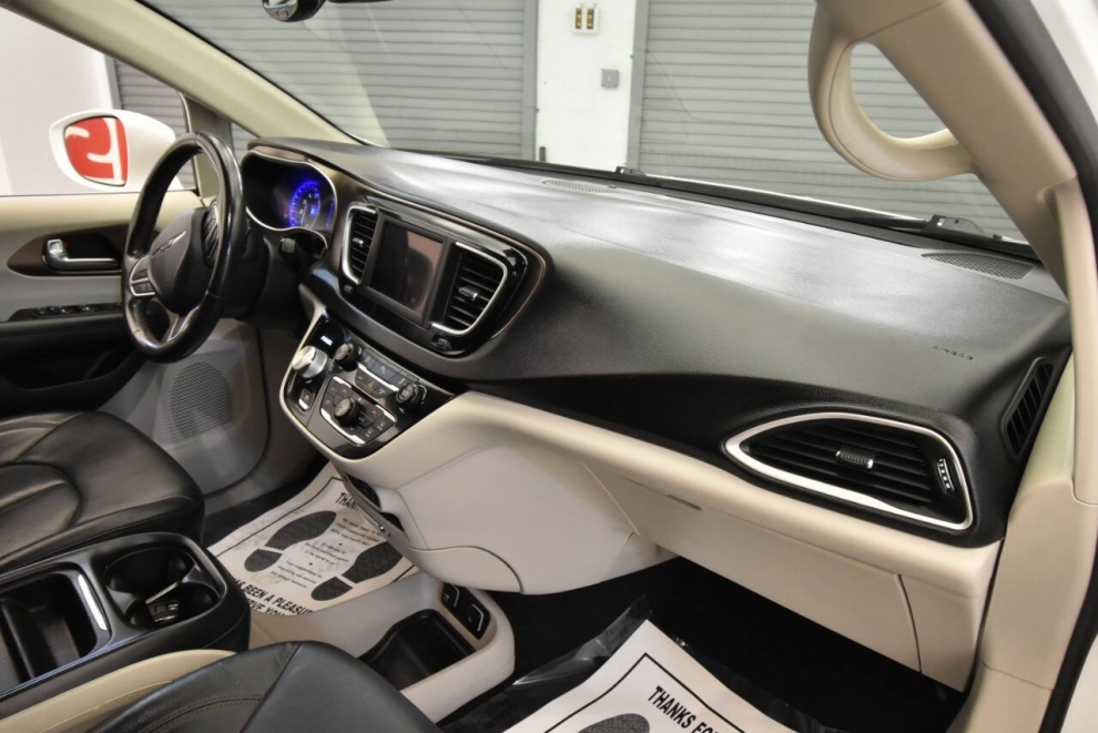 2019 Chrysler Pacifica Touring L, White, Mileage: 98,523 - photo 13
