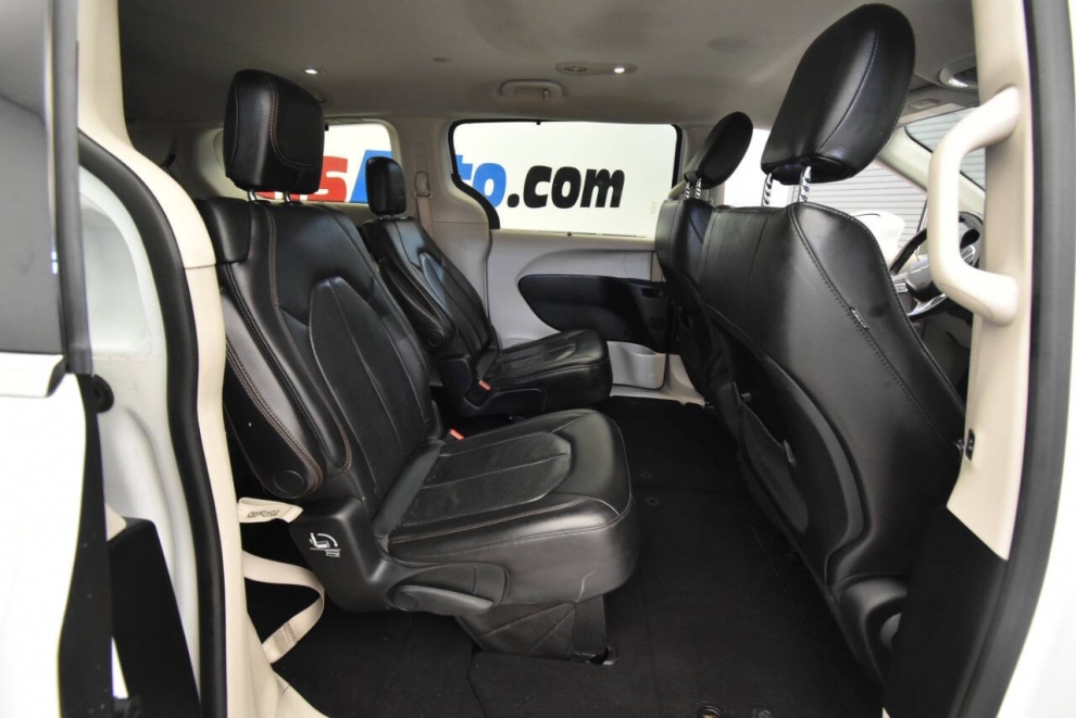 2019 Chrysler Pacifica Touring L, White, Mileage: 98,523 - photo 16