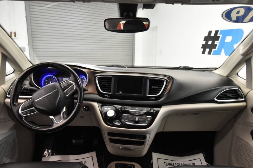 2019 Chrysler Pacifica Touring L, White, Mileage: 98,523 - photo 17