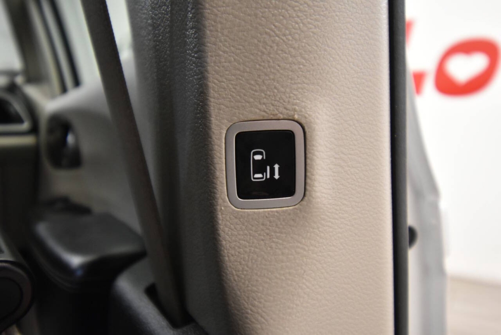 2019 Chrysler Pacifica Touring L, White, Mileage: 98,523 - photo 18