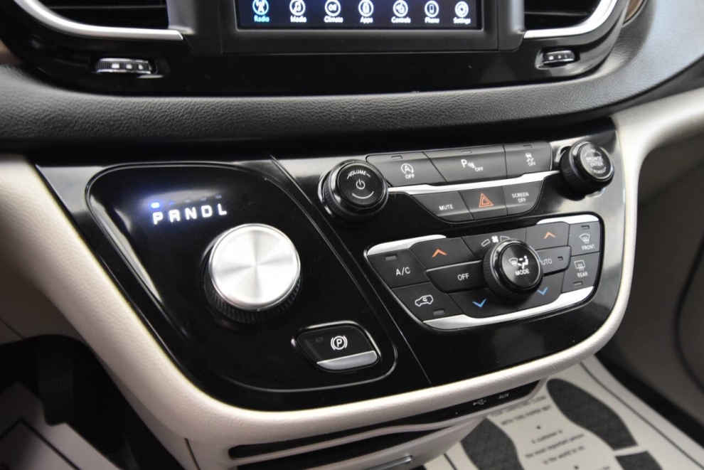2019 Chrysler Pacifica Touring L, White, Mileage: 98,523 - photo 21