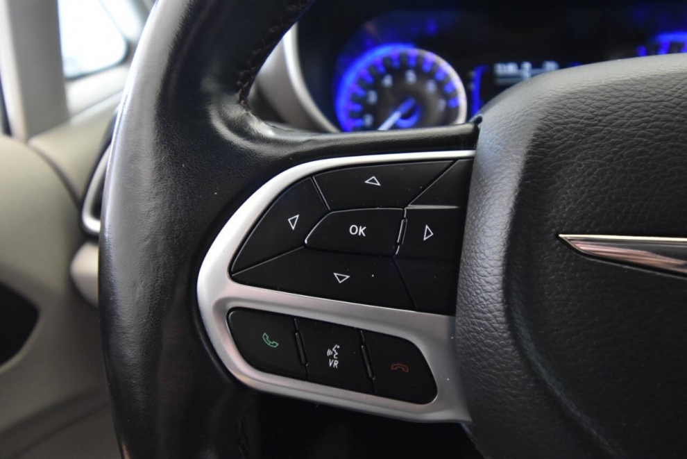 2019 Chrysler Pacifica Touring L, White, Mileage: 98,523 - photo 25