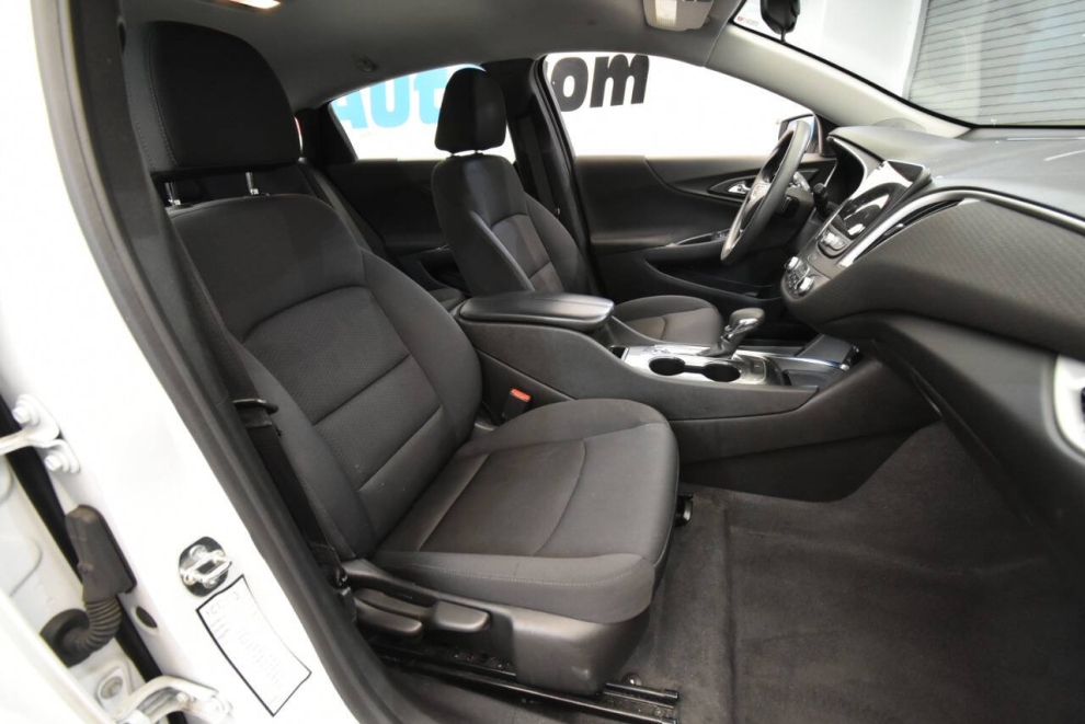 2023 Chevrolet Malibu LT 4dr Sedan w/1LT, White, Mileage: 81,774 - photo 15