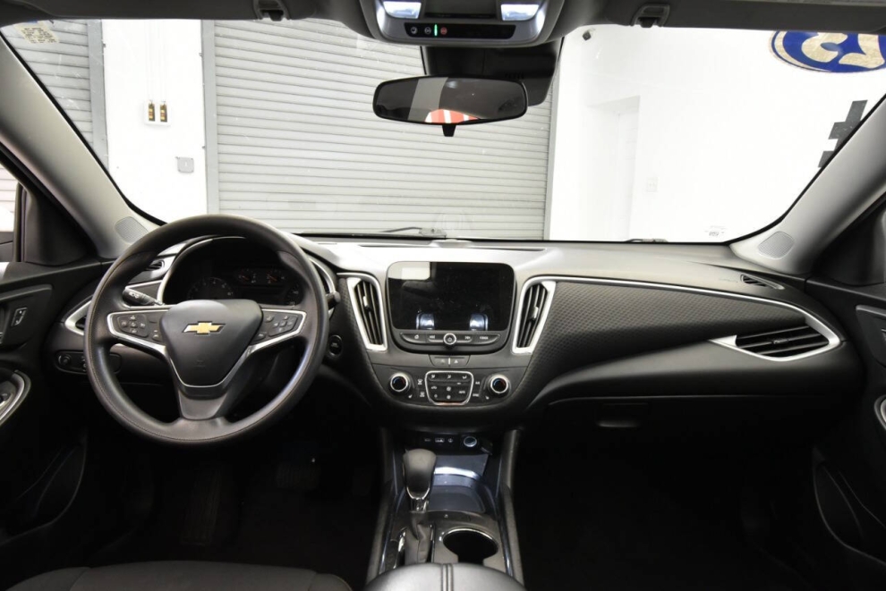 2023 Chevrolet Malibu LT 4dr Sedan w/1LT, White, Mileage: 81,774 - photo 17