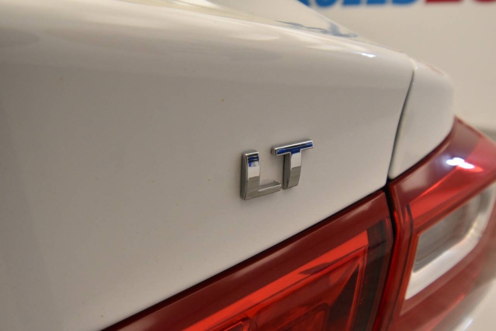 2023 Chevrolet Malibu LT 4dr Sedan w/1LT, White, Mileage: 81,774 - photo 31