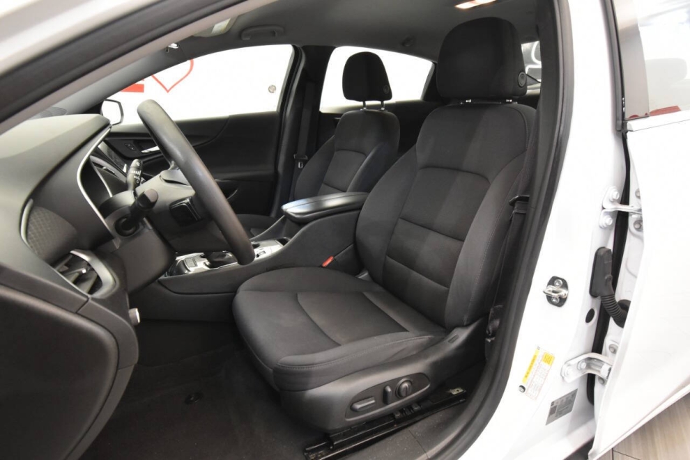 2023 Chevrolet Malibu LT 4dr Sedan w/1LT, White, Mileage: 81,774 - photo 9