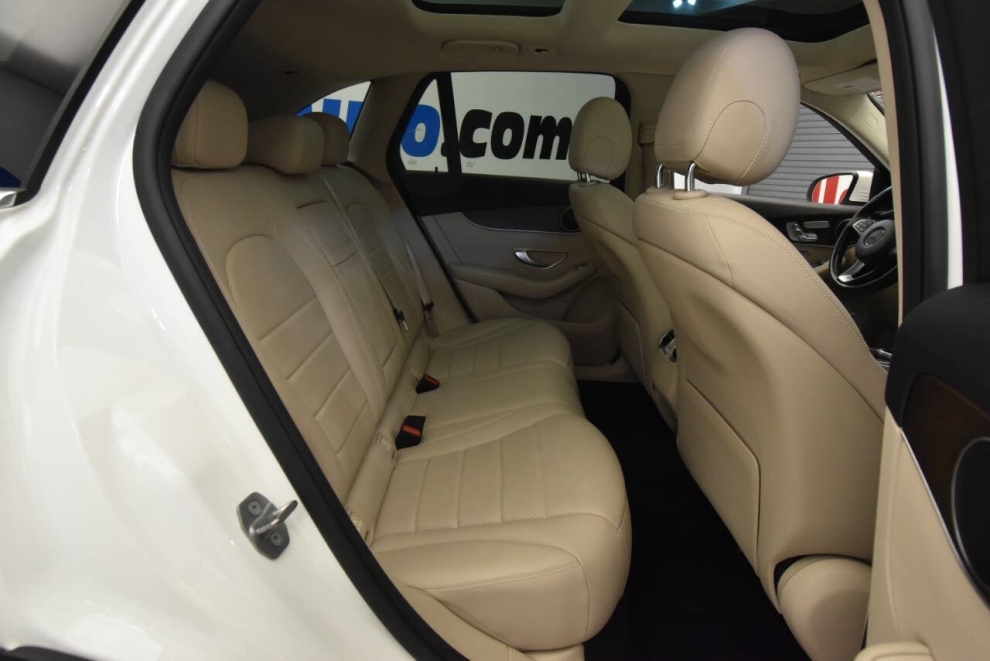 2019 Mercedes-Benz GLC GLC 300 4MATIC AWD 4dr SUV, White, Mileage: 82,165 - photo 16