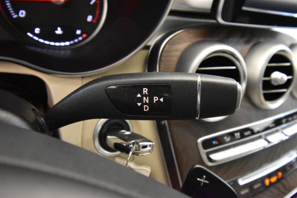 2019 Mercedes-Benz GLC GLC 300 4MATIC AWD 4dr SUV, White, Mileage: 82,165 - photo 19