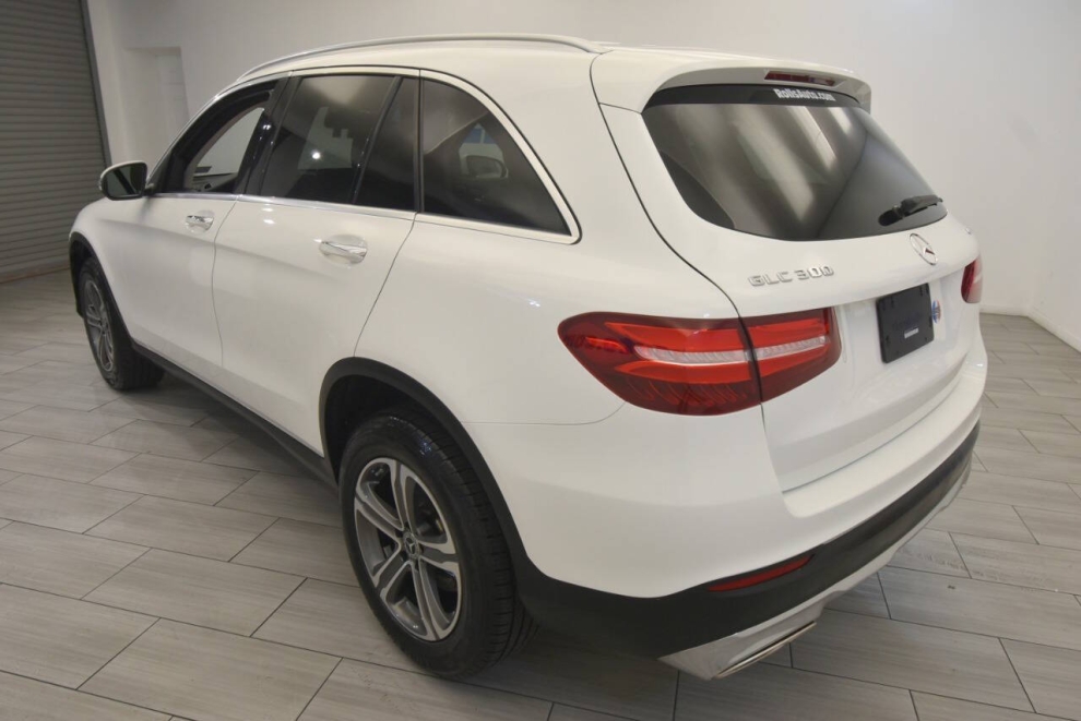 2019 Mercedes-Benz GLC GLC 300 4MATIC AWD 4dr SUV, White, Mileage: 82,165 - photo 2