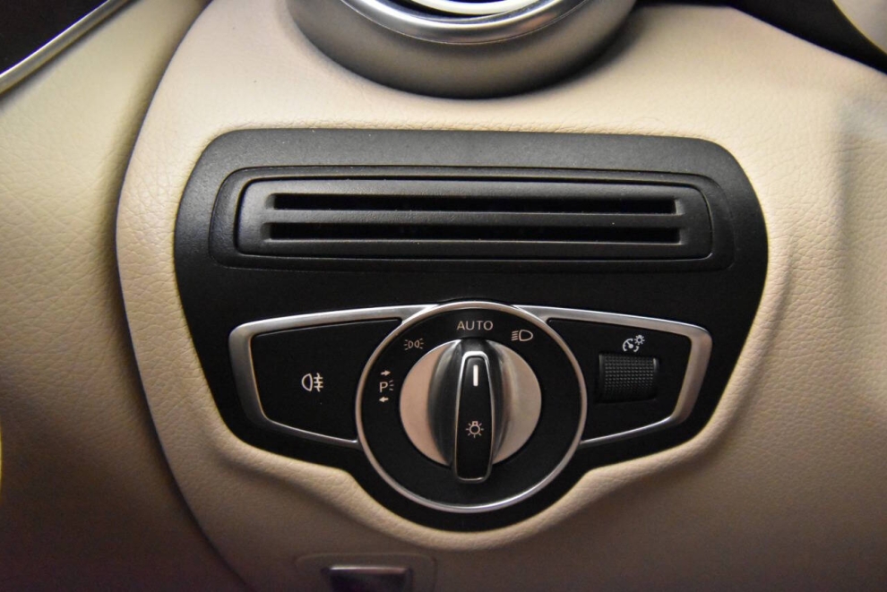 2019 Mercedes-Benz GLC GLC 300 4MATIC AWD 4dr SUV, White, Mileage: 82,165 - photo 28