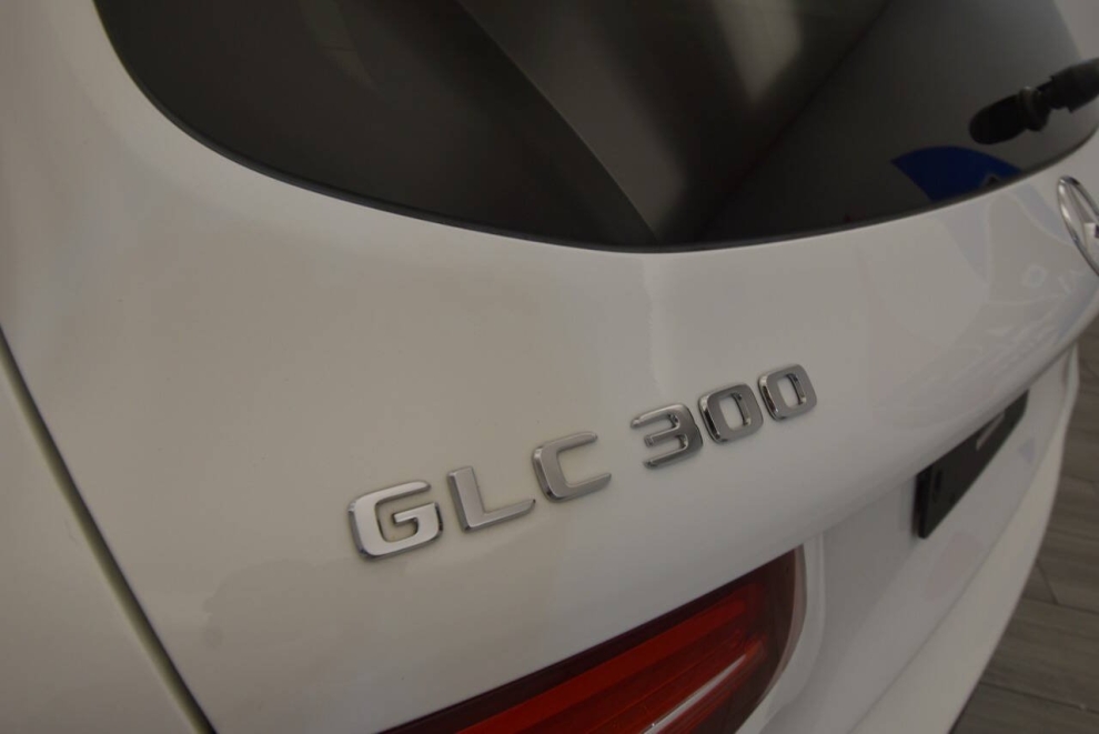 2019 Mercedes-Benz GLC GLC 300 4MATIC AWD 4dr SUV, White, Mileage: 82,165 - photo 31