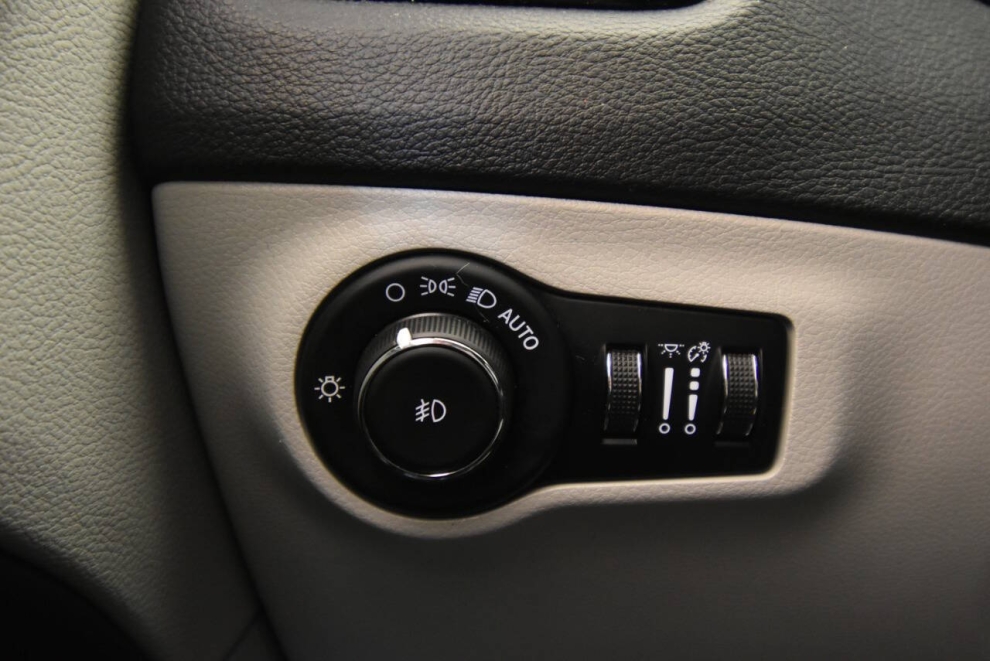 2020 Jeep Compass Limited, White, Mileage: 98,381 - photo 27